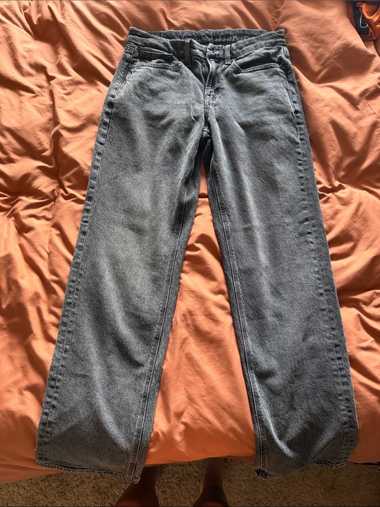 American Eagle Outfitters Denim - Classic Straight-Leg Jeans in Faded Gray